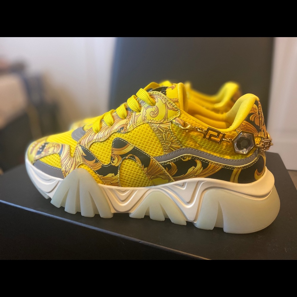 Barocco Print Squalo Trainers from Versace
Women's Collection (no chains)